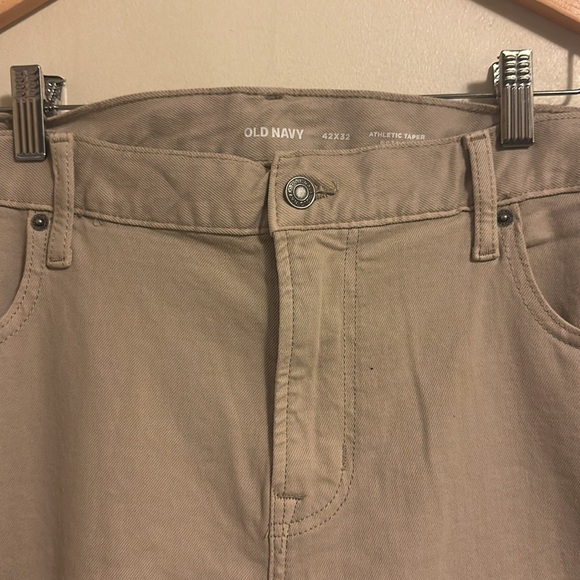 Men’s Old Navy 42x32 Khaki Pants NWT - Picture 1 of 4